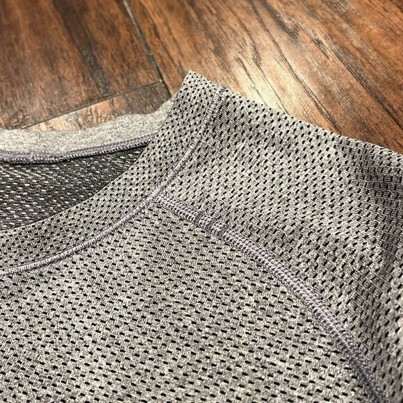 Lululemon metal tech vent shirt size XXL in EUC light grey - Picture 10 of 12